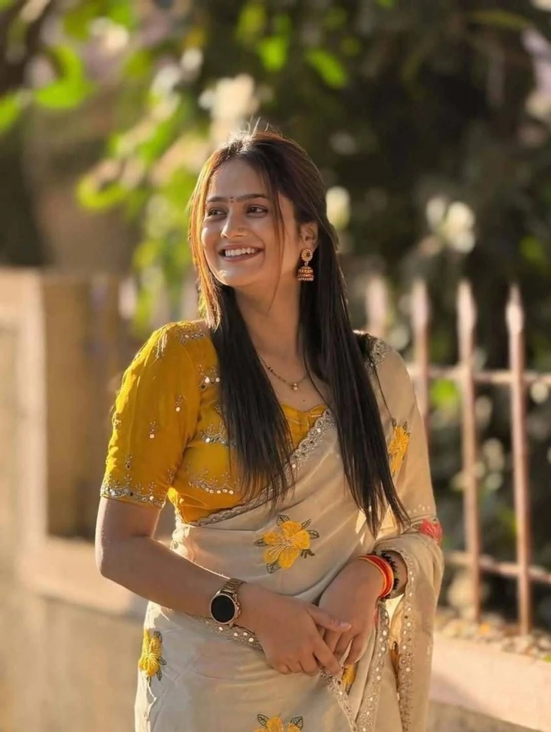 Srutva fashion Embroidered, Floral Print Bollywood Art Silk Saree (Beige)